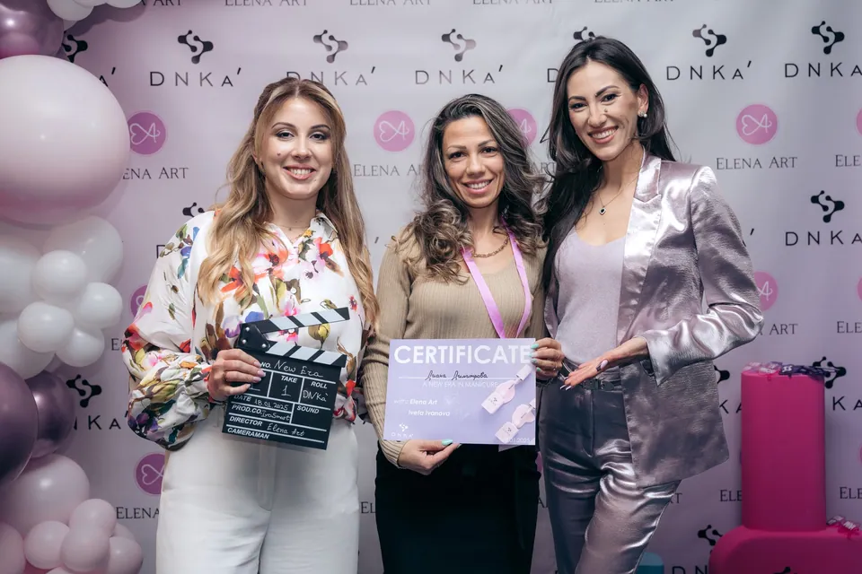 Курсистка на Ivanova Nails Academy със сертификат