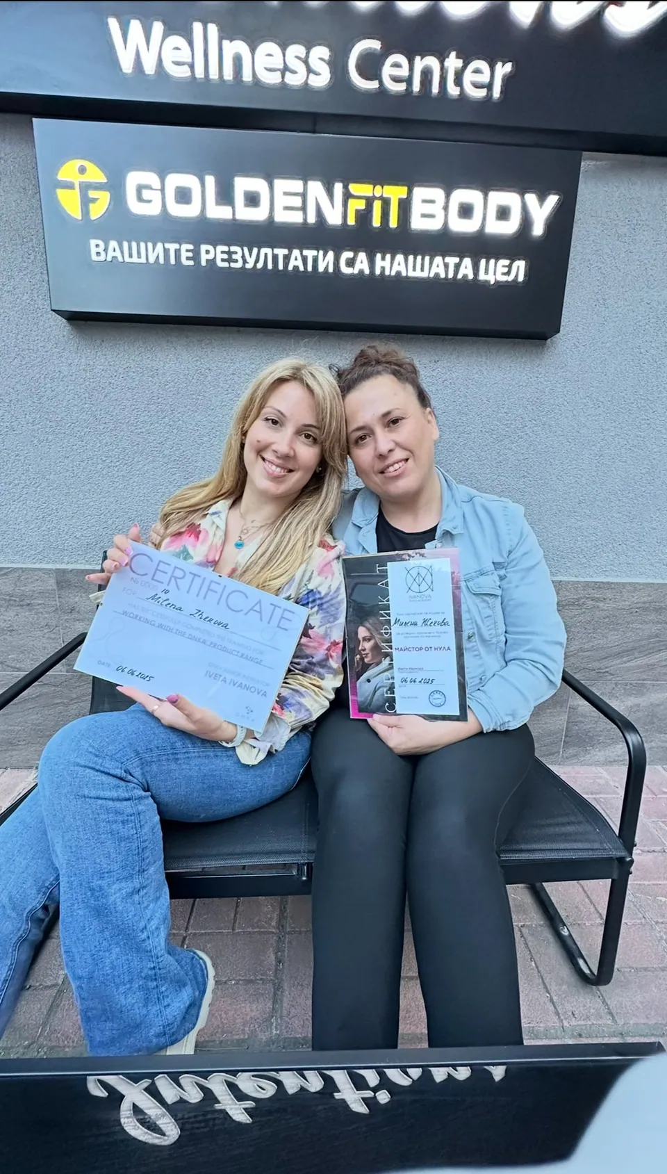 Курсистка на Ivanova Nails Academy със сертификат