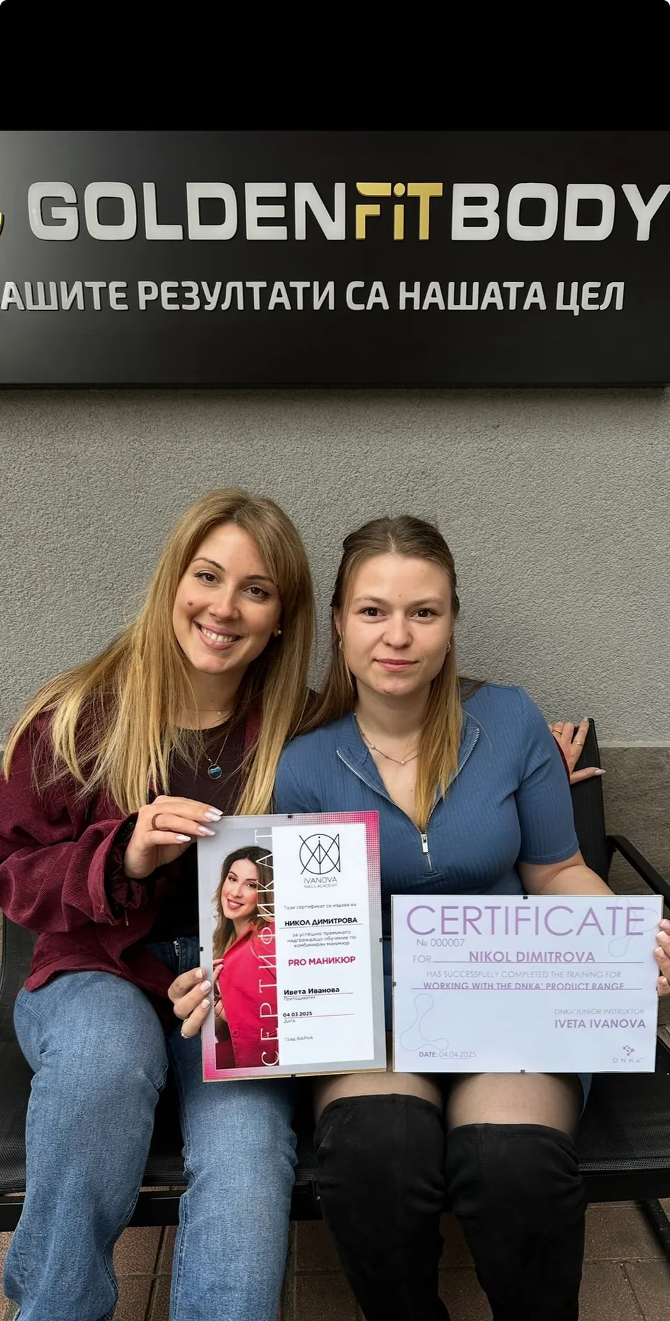 Курсистка на Ivanova Nails Academy със сертификат
