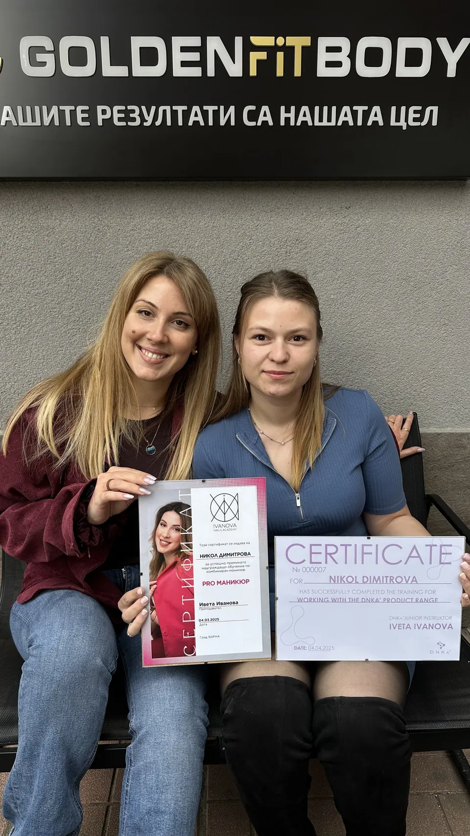 Курсистка на Ivanova Nails Academy със сертификат